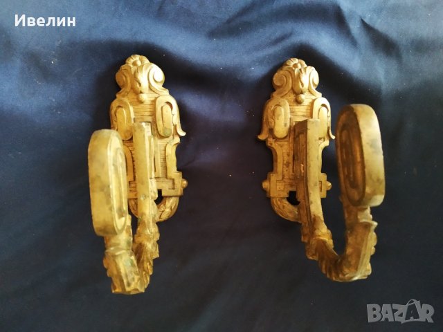 две барокови закачалки 