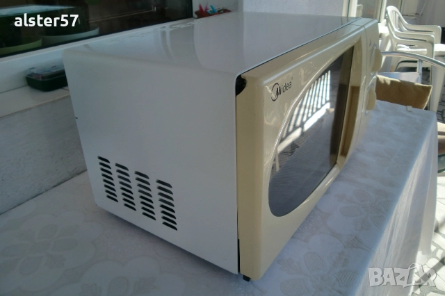 Микровълнова печка Midea MG820AOB с грил, снимка 3 - Микровълнови - 52929333