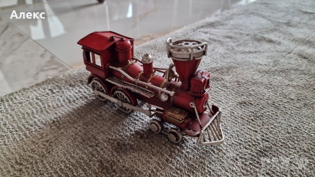 Метален локомотив– 16см, снимка 2 - Антикварни и старинни предмети - 38648237