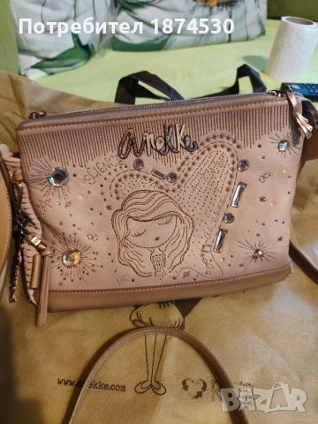 Продавам дамска чанта Anekke 