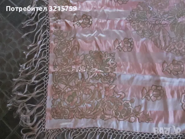 Копринена покривка , бродерия сърма и копринени конци, снимка 2 - Покривки за маси - 50303663
