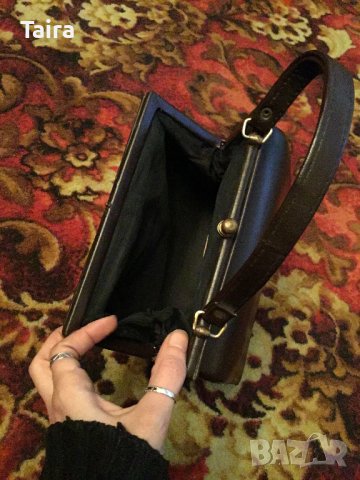 Продавам кожена английска дамска чанта с къса дръжкa, снимка 4 - Чанти - 43092781