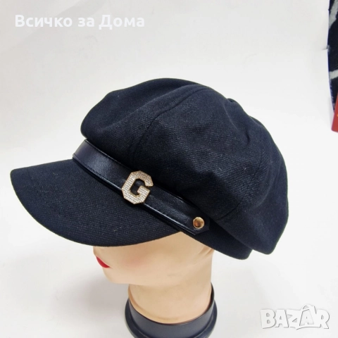 Елегантна дамска шапка тип фуражка с декоративна лента и метално лого, снимка 3 - Шапки - 52665342