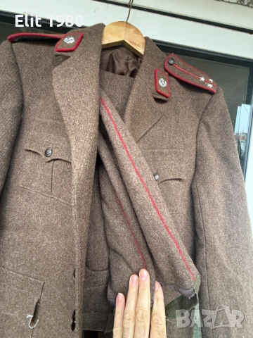 Продавам офицерски униформи от соца , снимка 3 - Аудио касети - 52456177