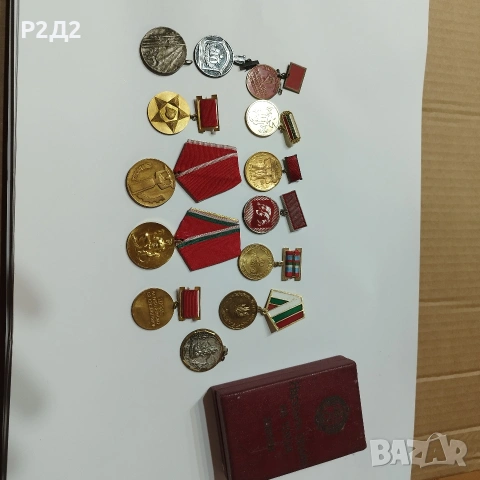 стари ордени и кутия