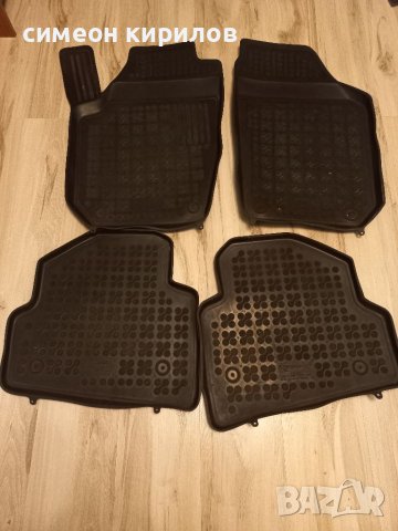 Продавам стелки за Шкода Фабия2, снимка 2 - Аксесоари и консумативи - 37900332