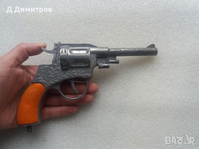 Метален капсов пистолет наган от 70те години!, снимка 7 - Колекции - 43413561