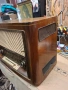 Продава се старинно дървено радио . , снимка 3