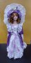 Изящна сувенирна кукла порцеланова на поставка с аксесоари и дрехи от сатен и дантели, снимка 3