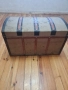 Продавам старинен сандък в добро за годините си състояние.Цена по договаряне., снимка 2
