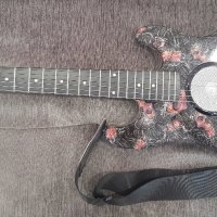 Детска електрическа китара с вграден усилвател STAG, снимка 1 - Китари - 43055855