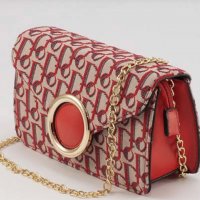 Малка дамска чанта/паласка от плътна и висококачествена еко кожа и плат в червен цвят, снимка 1 - Чанти - 26786194
