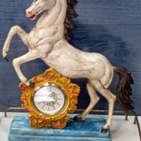 Часовник с фигура на кон, снимка 2 - Други ценни предмети - 38781758