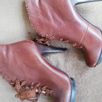 Елегантни боти, снимка 2 - Дамски обувки на ток - 33612329
