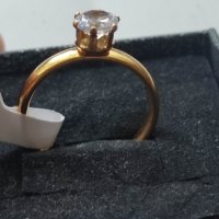 Позлатен пръстен с Мойсанит , снимка 3 - Пръстени - 42959563