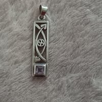Сребърна висулка с лилав камък, снимка 1 - Колиета, медальони, синджири - 43140955