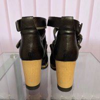Prodavam , снимка 4 - Дамски обувки на ток - 43533939