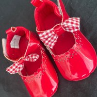 Бебешки обувки LC WAIKIKI, снимка 1 - Бебешки обувки - 43969808