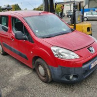 Peugeot Partner / Пежо Партнер 1.6i 2010 г., снимка 4 - Автомобили и джипове - 32765491