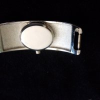 Часовник DKNY дамски, снимка 7 - Дамски - 26965652