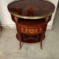 Френска дървена маса в стил на Луи XV/XVI инкрустирана с бронз., снимка 5 - Антикварни и старинни предмети - 44862991