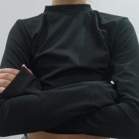 Нова блуза с ефектен гръб, снимка 2 - Блузи с дълъг ръкав и пуловери - 38155575