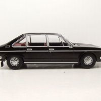 Tatra 613 1979 - мащаб 1:18 на Triple9 моделът е нов в кутия, снимка 4 - Колекции - 32042688