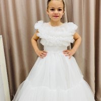 Бяла дълга рокля с обръч, снимка 2 - Детски рокли и поли - 40573782