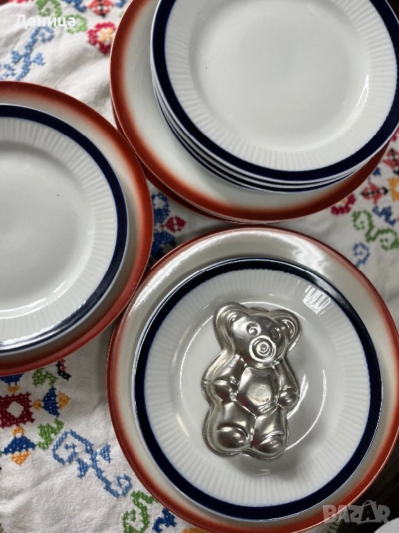 Едни различни чинии на Китка  Според мен си пастват чудесно , снимка 1