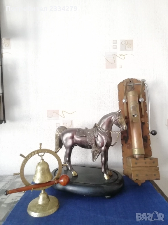 Стари статуи, макети: гонг, помпа за бира, оседлан кон. , снимка 1