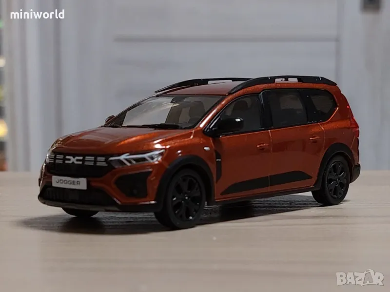 Dacia Jogger 2022 - мащаб 1:43 на Norev моделът е нов в PVC дисплей-кейс, снимка 1