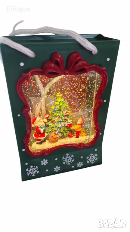 Празнична Коледна декорация във вид на подаръчна чанта със светлини и снежен ефект, снимка 1