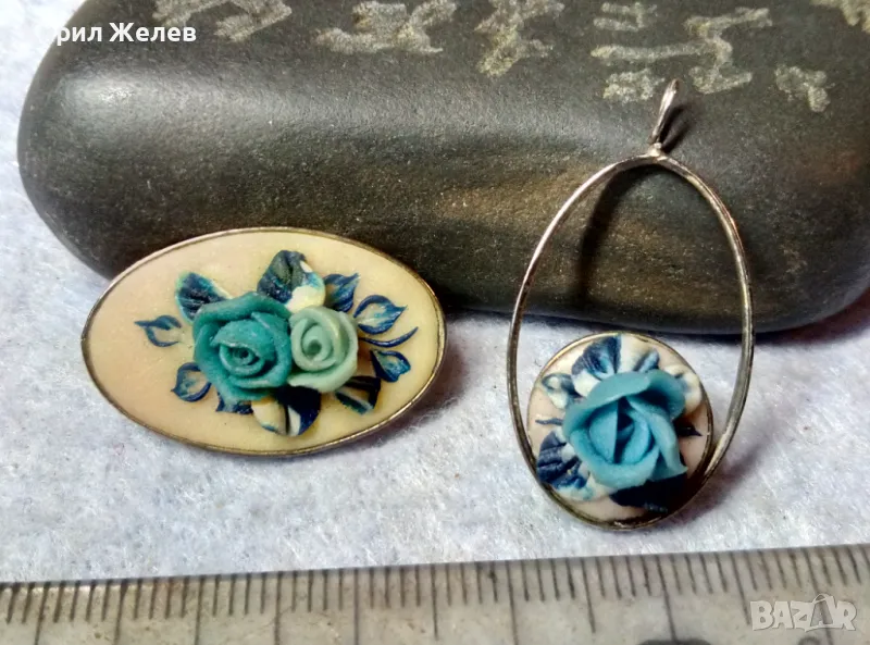 КОМПЛЕКТ СТАРИННИ ФЛОРАЛНИ БИЖУТА БРОШКА и МЕДАЛЬОН ХУДОЖЕСТВЕНА РЪЧНА ИЗРАБОТКА 38904, снимка 1