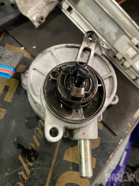 Вакуум помпа за мерцедес 2.2 дизел 200 220 cdi OM646, снимка 1