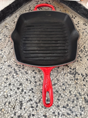 Професионален Чугунен Тиган Le Creuset Signature Square Skillet Grill 26см, 20183.26.00 / 00422!, снимка 2 - Съдове за готвене - 52559903