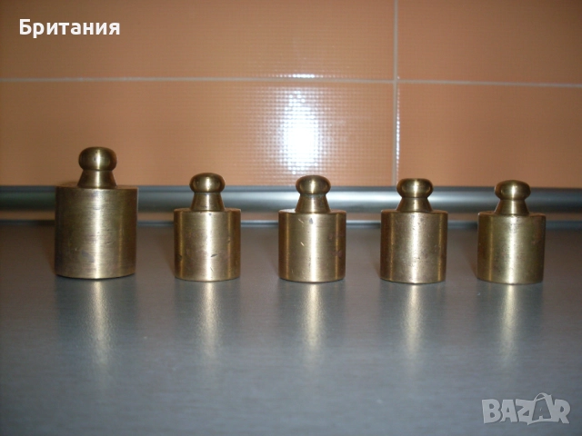 Стари бронзови тежести за кантар..
