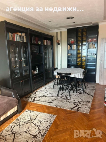 Тристаен апартамент в района на пазара