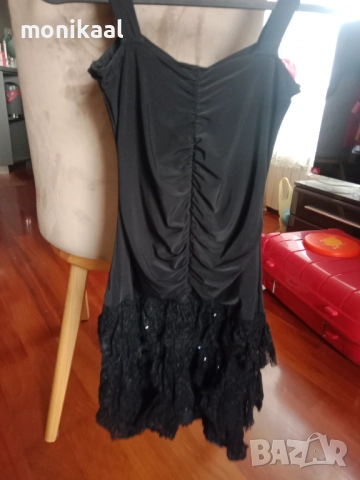Красива черна рокля 