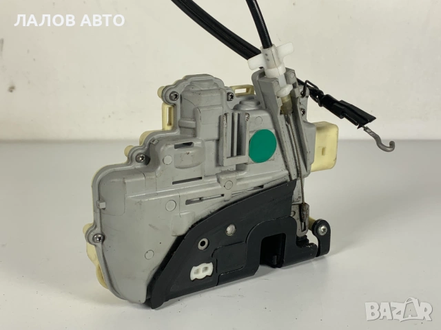 Предна лява брава Фолксваген Тигуан Тоуарег Ауди Vw Passat B6 Tiguan Touareg Audi Q3 Q5 8J1837015A