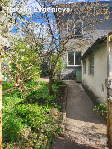 Двуетажна къща, с Драгичево , снимка 2 - Къщи - 43882025