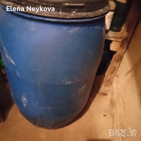 Пластмасов бидон с капак, снимка 2 - Бидони, бурета и бъчви - 51679318