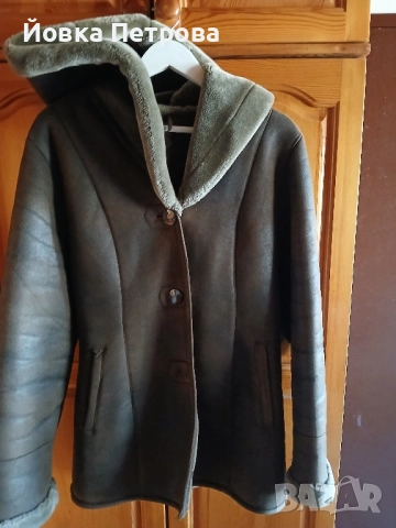 Продавам якета за момиче, черно с пухче, светлосиньо, подходящо за пролет, зима, есен., снимка 4 - Якета - 38361420