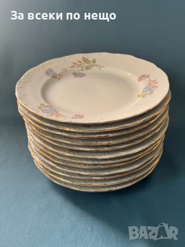 12 броя Български порцеланови чинии - Разград , златен кант
