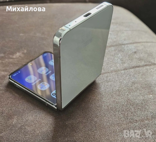 Samsung Galaxy Z Flip 5 5G – 256GB | Много запазен, снимка 2 - Samsung - 53340711