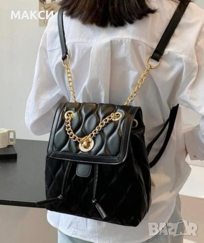 Модерна кожена мека черна раничка със златисти метални елементи, закопчаването е с механизъм , снимка 2 - Чанти - 40199017