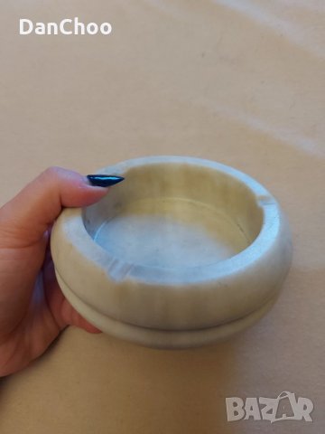 Мраморен пепелник