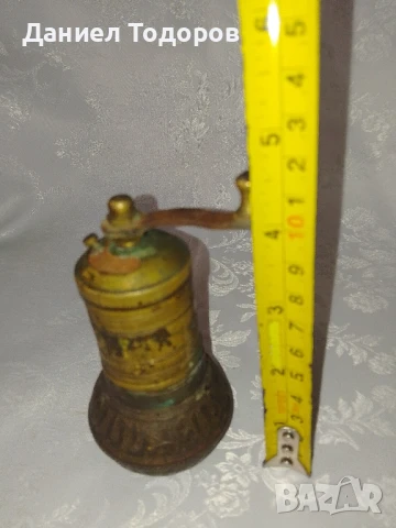 Стара бронзова мелница за кафе и подправки , снимка 10 - Антикварни и старинни предмети - 51386512