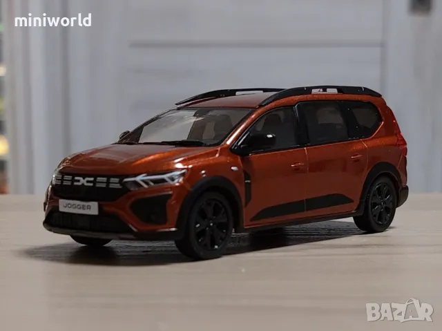 Dacia Jogger 2022 - мащаб 1:43 на Norev моделът е нов в PVC дисплей-кейс, снимка 1