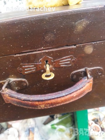 Дървен куфар със заключване и кожена дръжка , снимка 17 - Антикварни и старинни предмети - 43905101