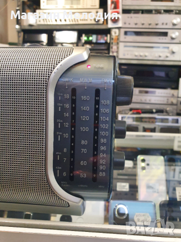 Радио Sony ICF-704S  В отлично техническо и визуално състояние., снимка 3 - Радиокасетофони, транзистори - 44854299